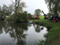 Einsatz_34_2021_BergungPKWWeiher_2
